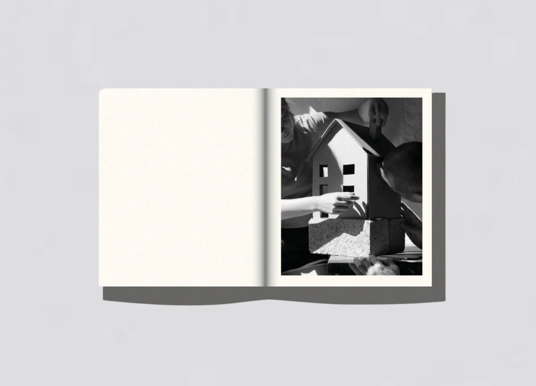 Sabine Hess, Nicolas Polli – One bed, two blankets, eighty-five rules