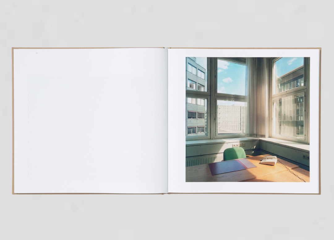 Lars Tunbjörk – Office / LA Office, book published by Loose Joints. Lars Tunbjörk Foundation, text by David Graeber.