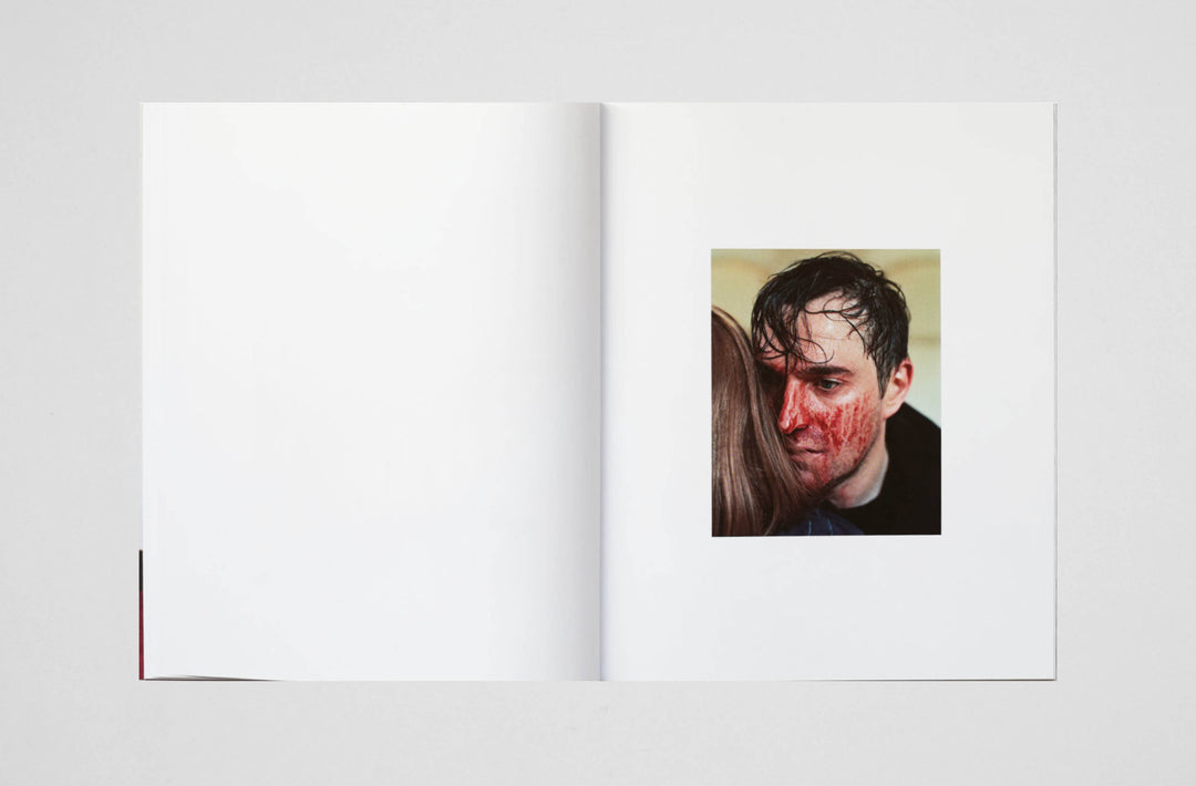 Estelle Hanania – IT'S ALIVE! A travers l’oeuvre de Gisele Vienne photobook
