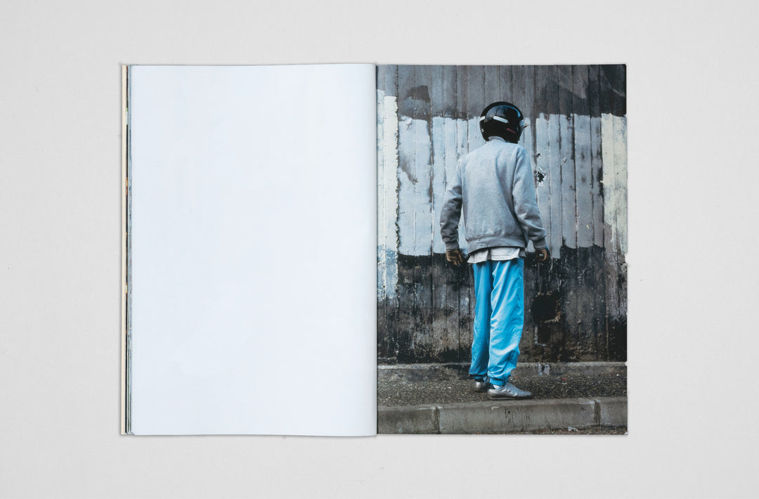 Mohamed Bourouissa – Périphérique, Livre photo édité par Loose Joints. Gagnant du PhotoBook of the Year, Paris Photo–Aperture PhotoBook Awards 2022. RARE, Signé.